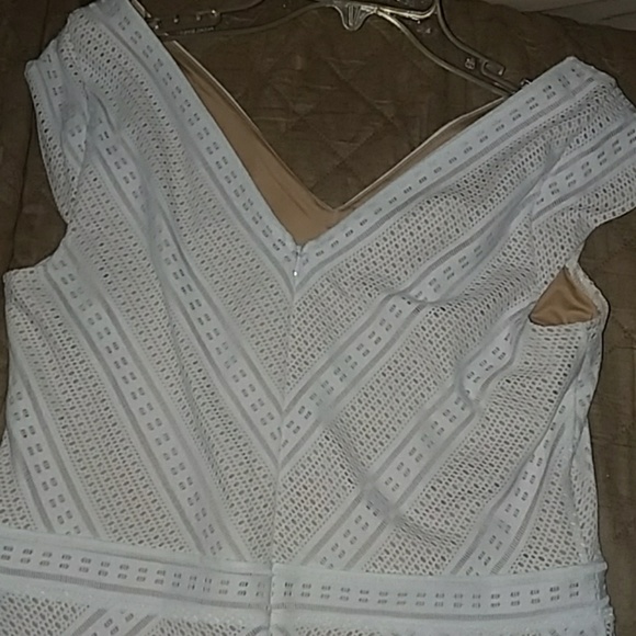 WHITE LACE V-NECK DRESS Lined - Picture 5 of 7